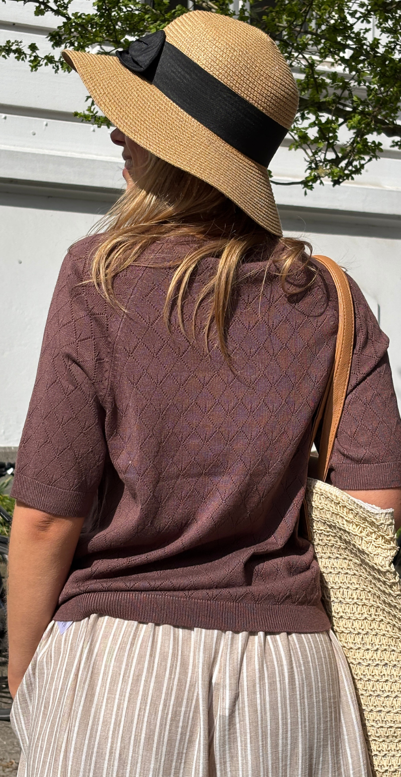 Omanja bluse med hulmønster french roast B.young