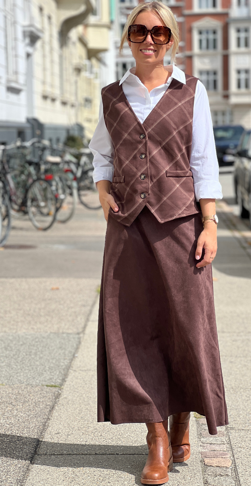 Marley ternet vest knapper fortil og v-hals dark brown LikeLondon
