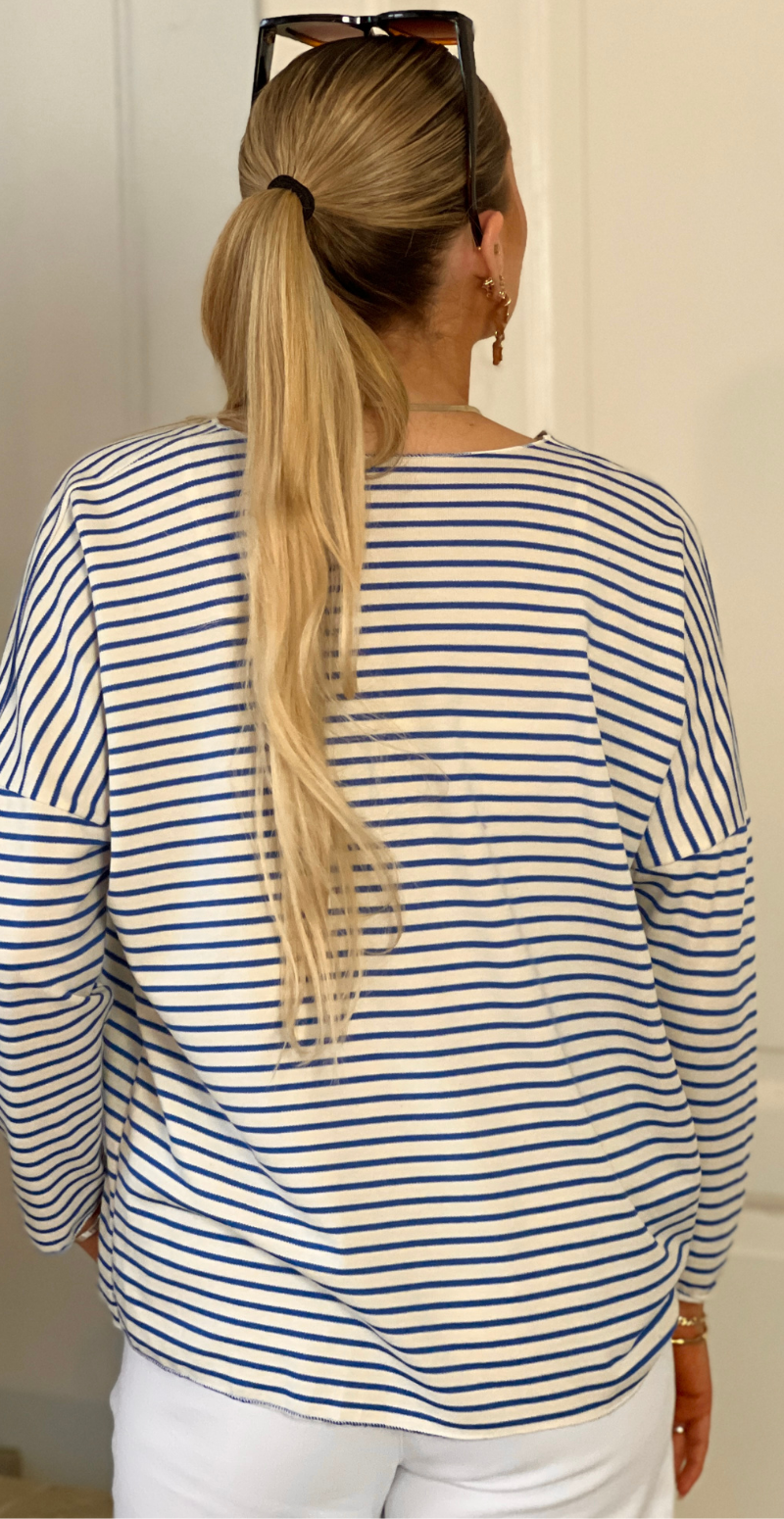 Forudbestil uge 7 Evita bluse med v-hals og striber royal blue LikeLondon
