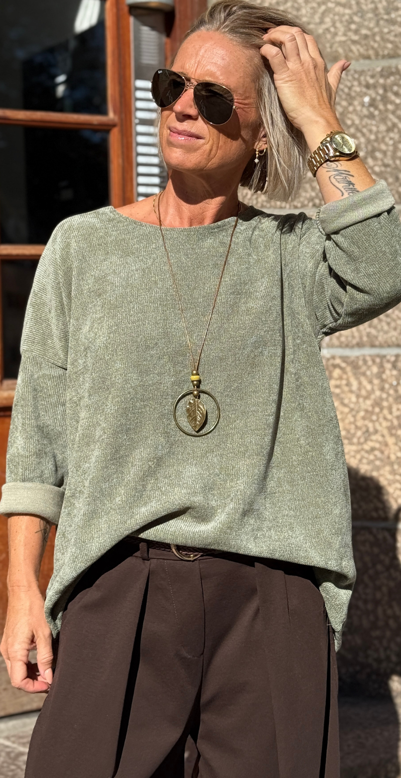 Maren bluse i velour og halskæde khaki LikeLondon