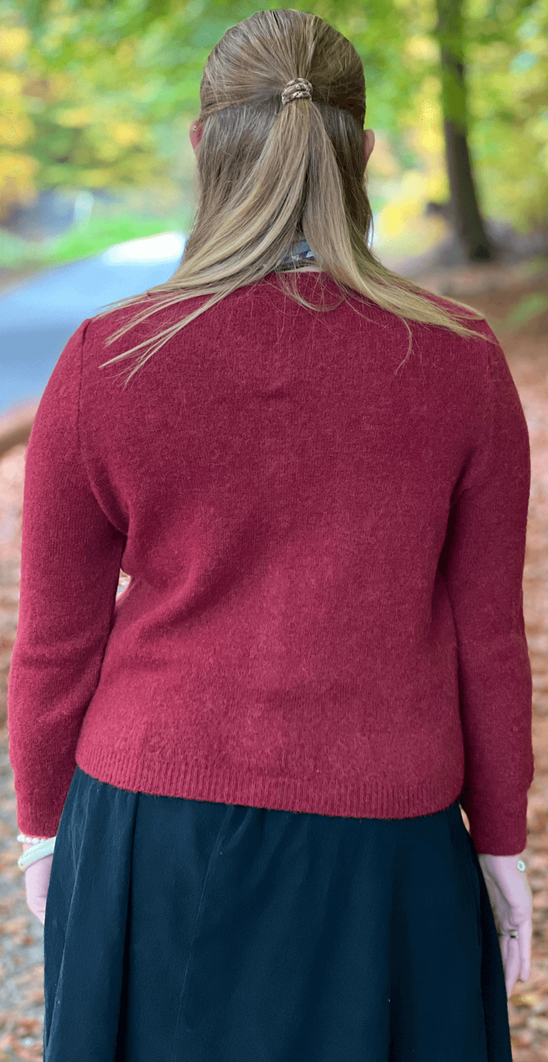 Celeste uld cardigan med perlemorsknapper bordeaux LikeLondon