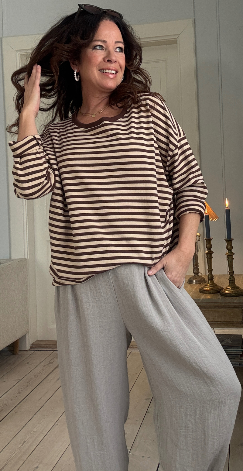 Forudbestil uge 9 Zenia bluse i oversized pasform med striber brun LikeLondon
