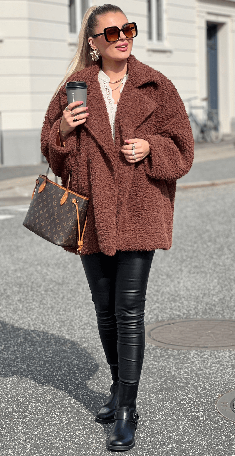 Marcella oversized teddy jakke med lommer brun LikeLondon