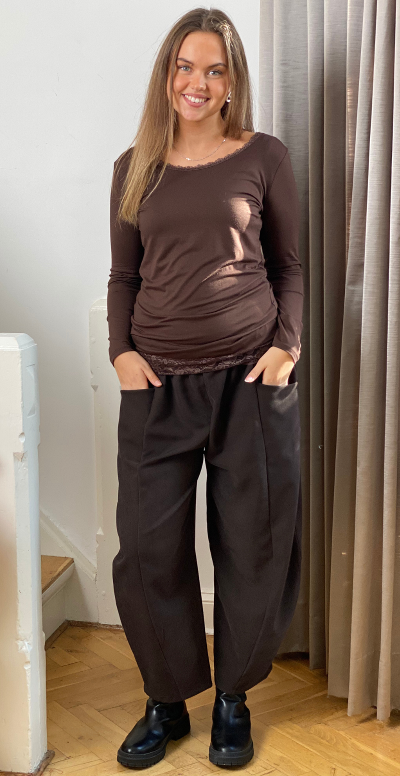 Dax bluse med lange ærmer og blondekant brun LikeLondon