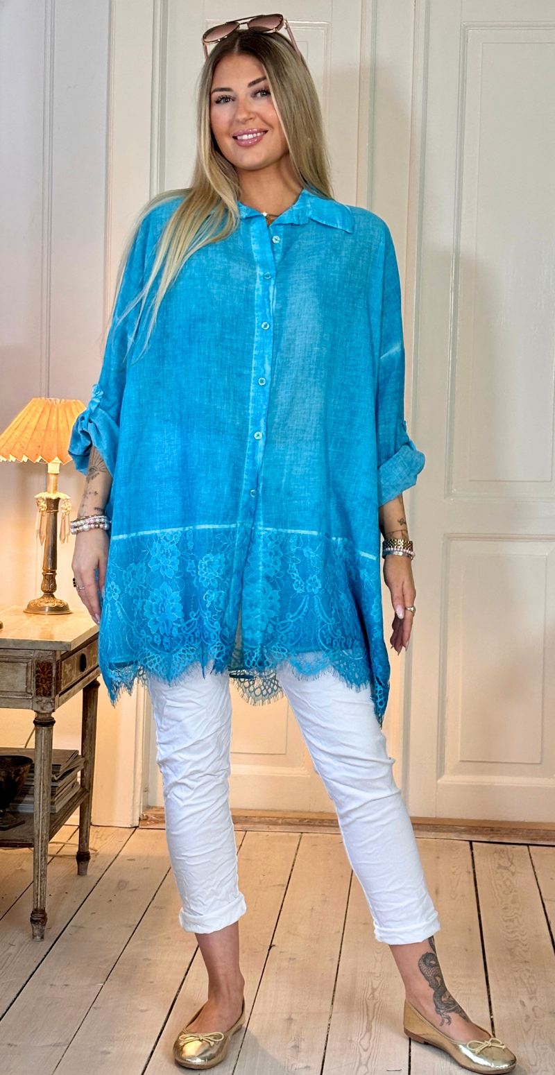 Qizi skjortetunika med bred blondekant turkis LikeLondon