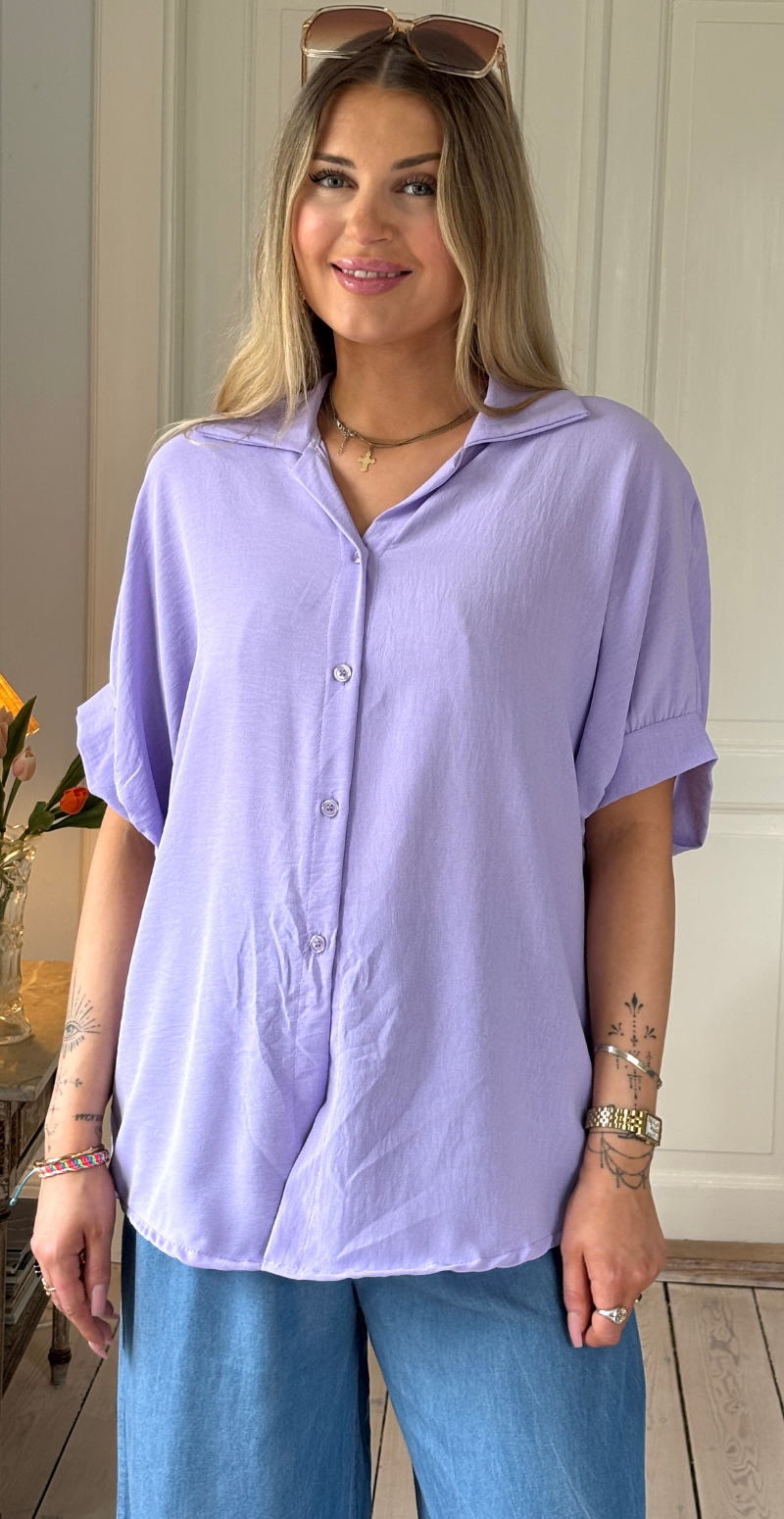 Barbara kortærmet skjortebluse med knudedetalje og spænde lilla LikeLondon