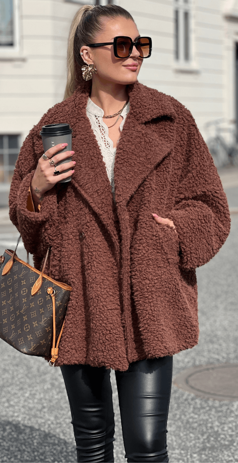 Marcella oversized teddy jakke med lommer brun LikeLondon