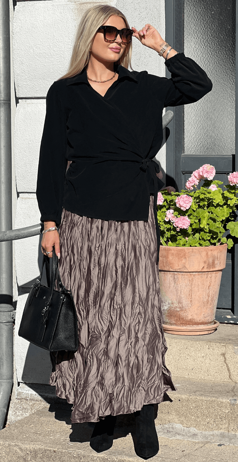 Navida satin nederdel i krøllet look fango LikeLondon