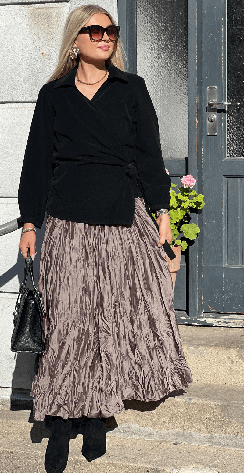 Navida satin nederdel i krøllet look fango LikeLondon