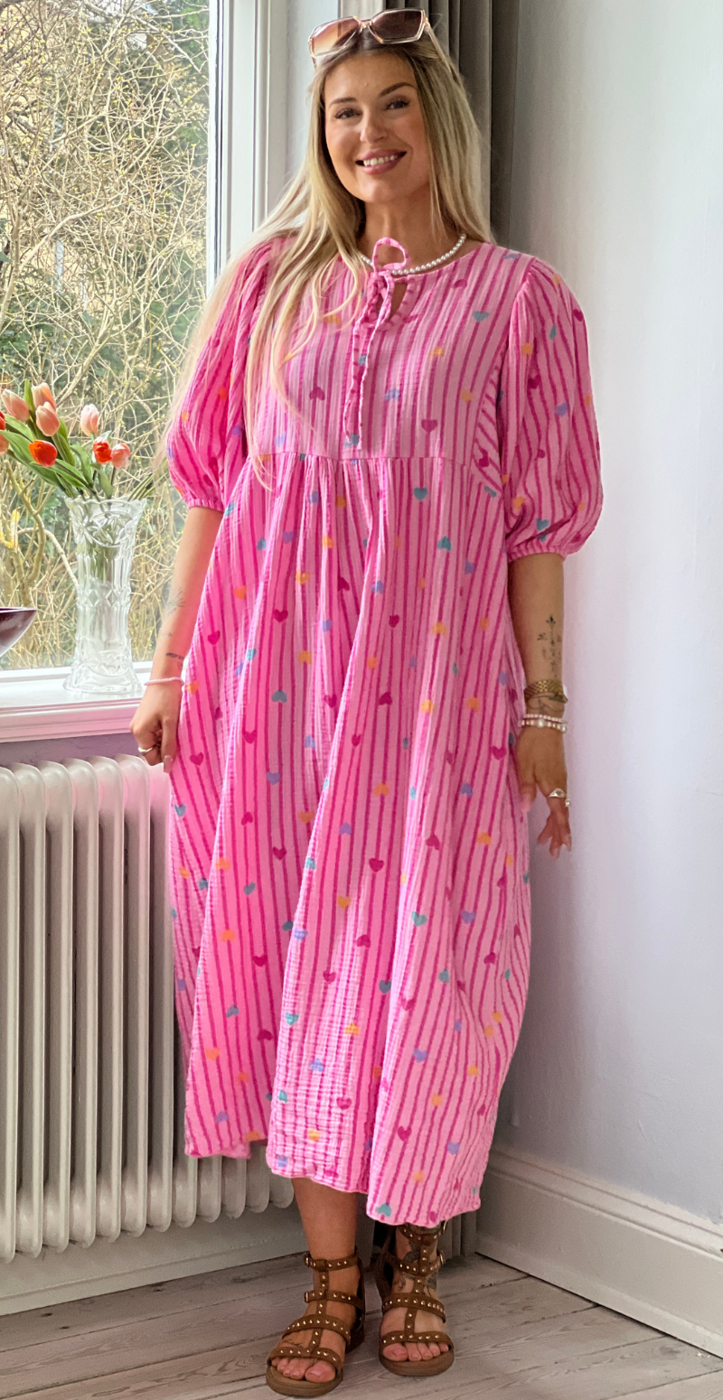 Pauline kjole i musselin stripe multi LikeLondon