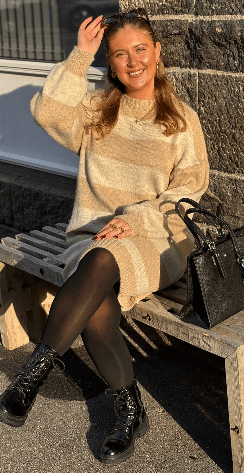 Keola strikkjole i uld med brede striber beige LikeLondon