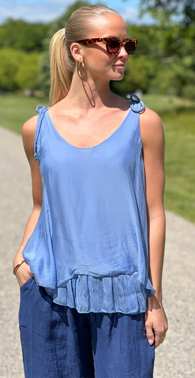 Roberta silketop I to lag med sløjfestropper jeans LikeLondon