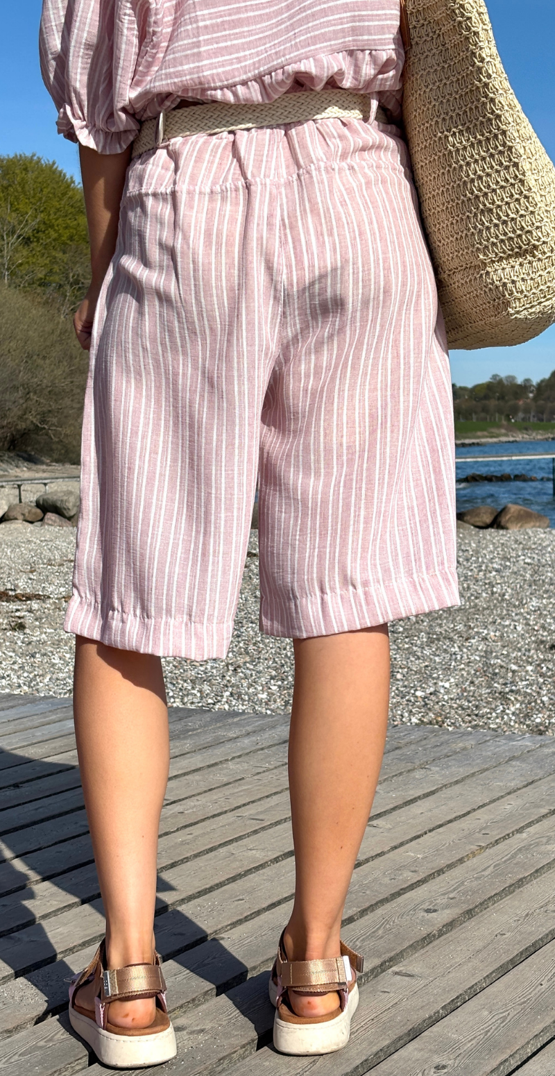 Merle stribet shorts med fletbælte rosa LikeLondon