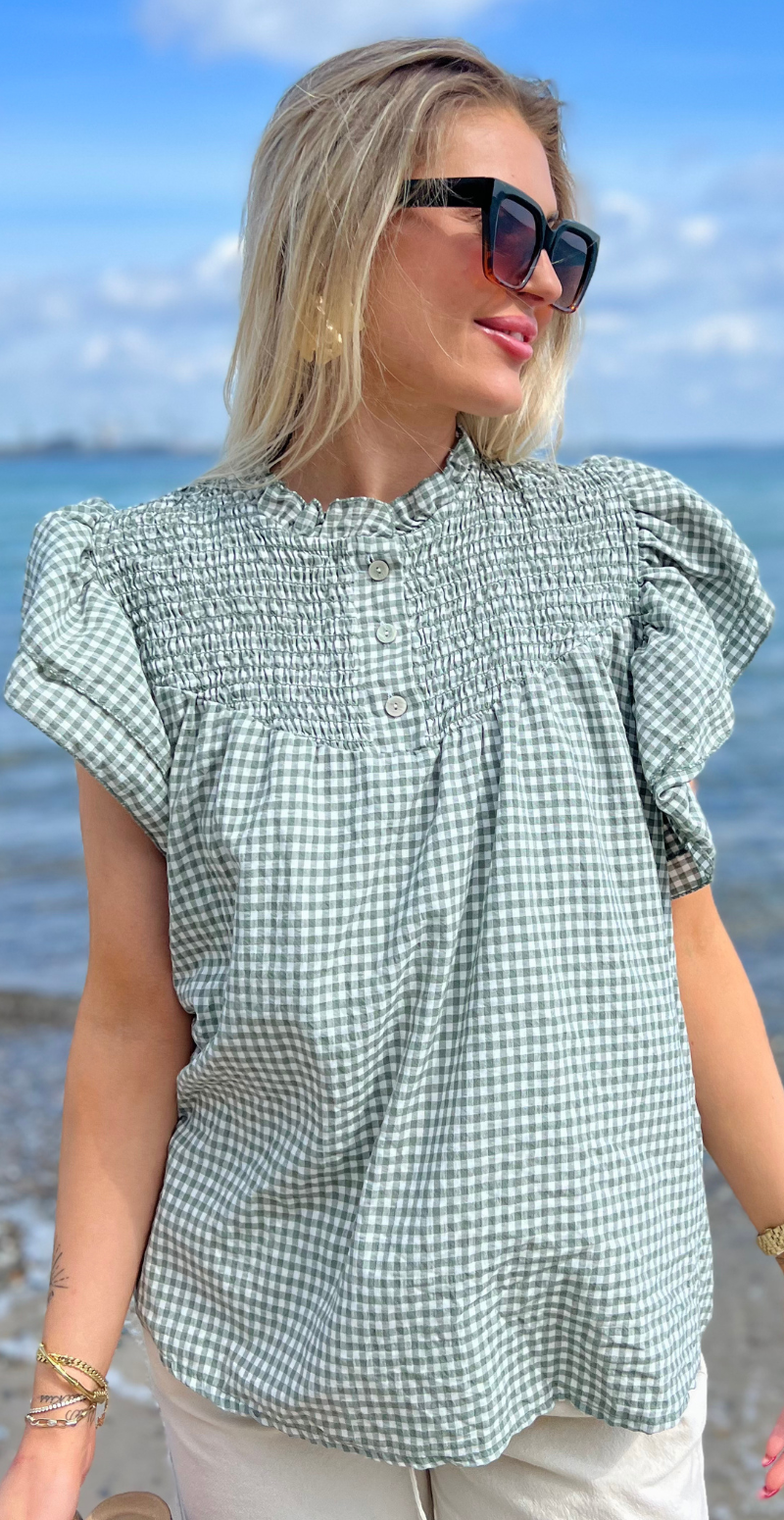 Gypsy ternet bluse med smock og flæseærmer khaki LikeLondon