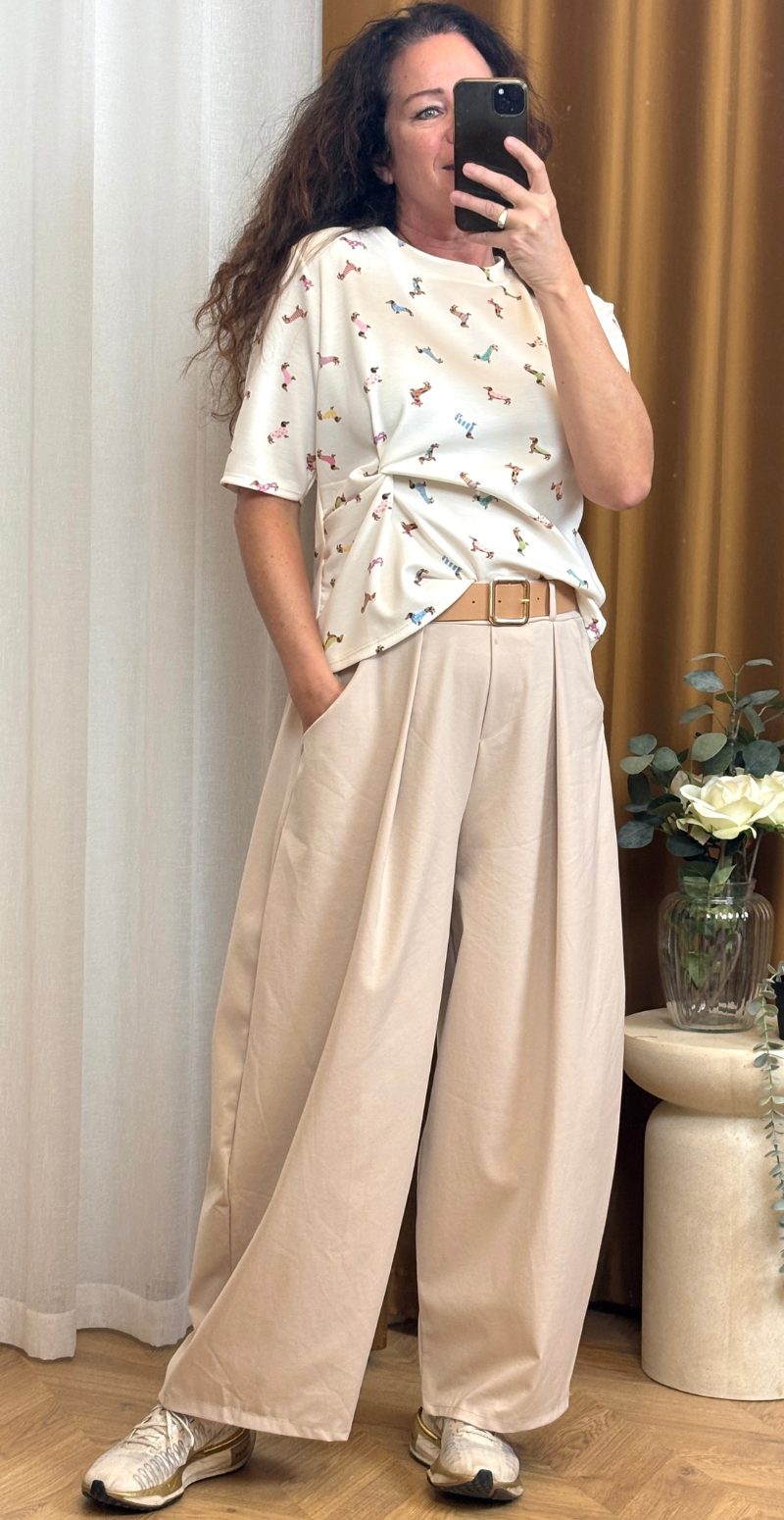 Forudbestil uge 11 Mya bluse med kort ærme og små hunde creme LikeLondon