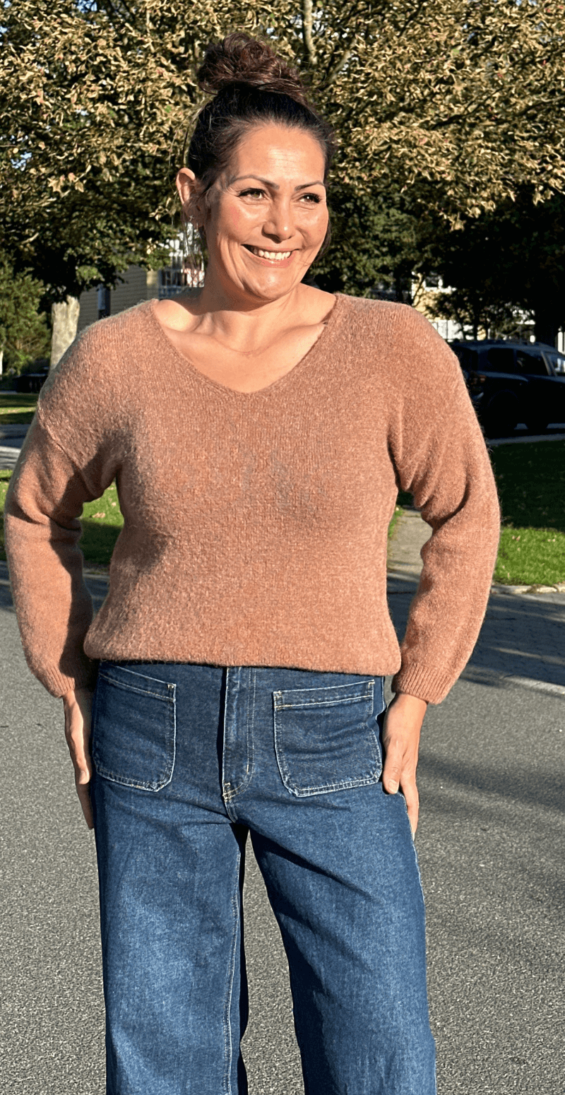 Cara uld strik med V-hals camel LikeLondon By Christina