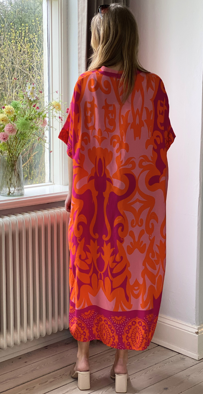 Melia kjole med mønster pink/orange LikeLondon
