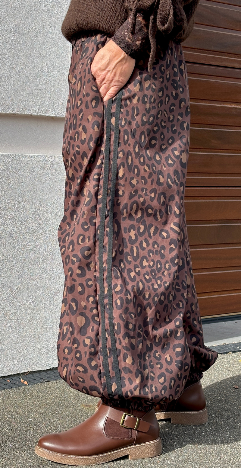 Pheonix ballonbukser med leopard print og striber i siden leopard LikeLondon