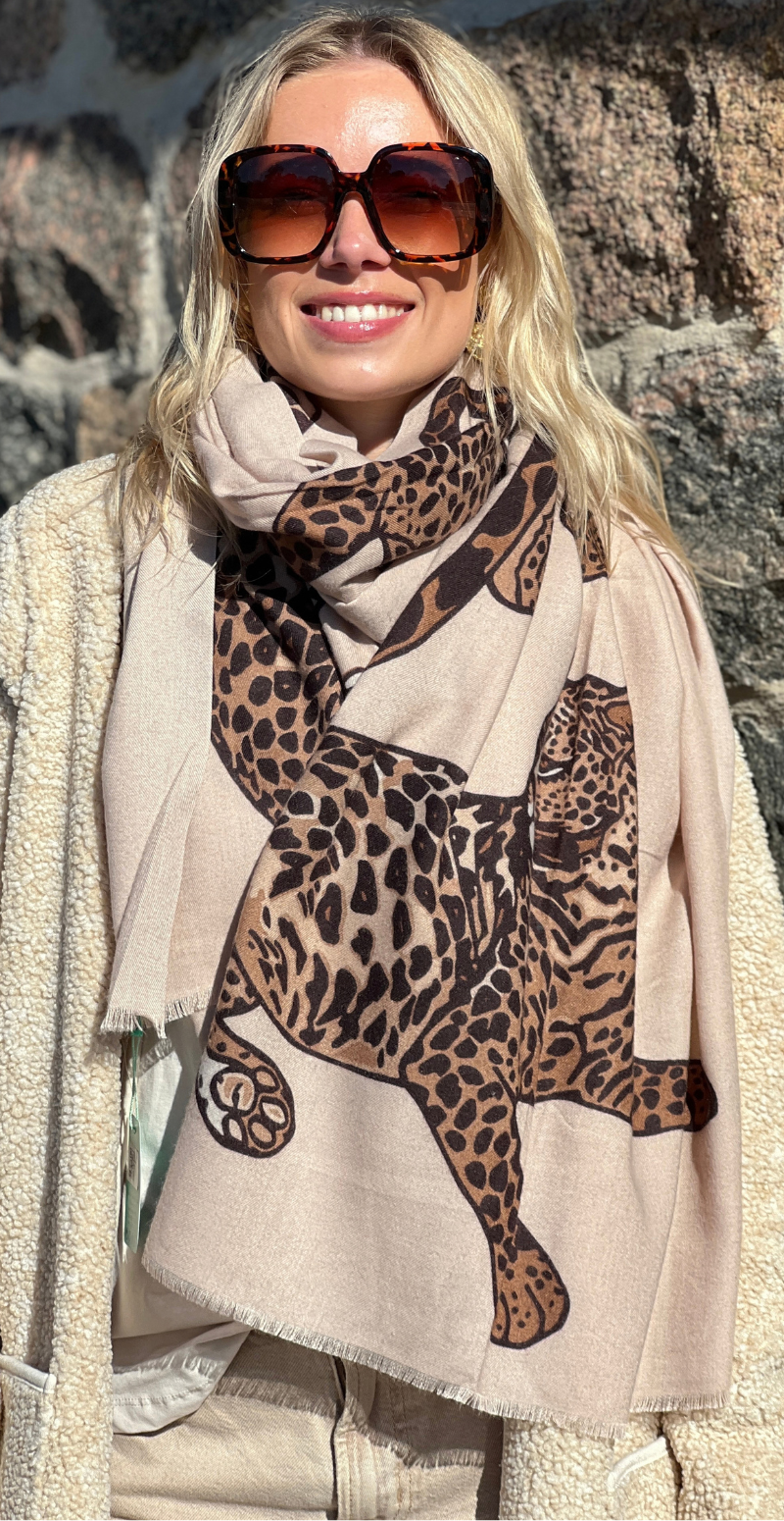 Tørklæde med leoparder beige LikeLondon