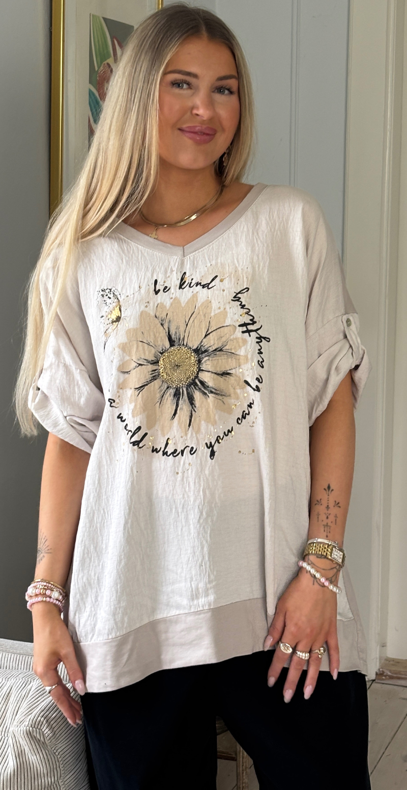 Isola bluse med korte ærmer og marguerit blomst beige LikeLondon