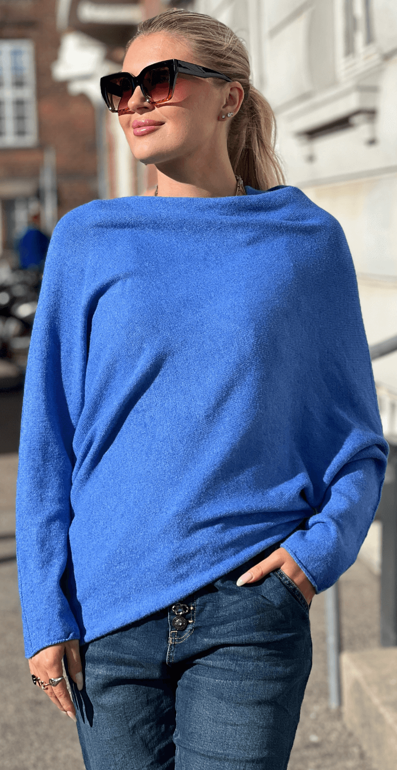 Mimi bluse med asymmetrisk snit i bunden blå LikeLondon