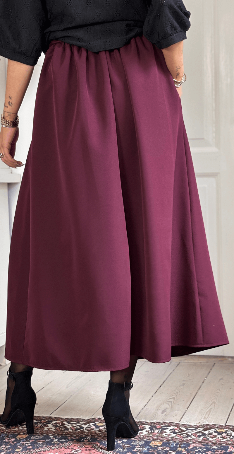 Gloria nederdel med lommer, læg og sløjfe bordeaux LikeLondon