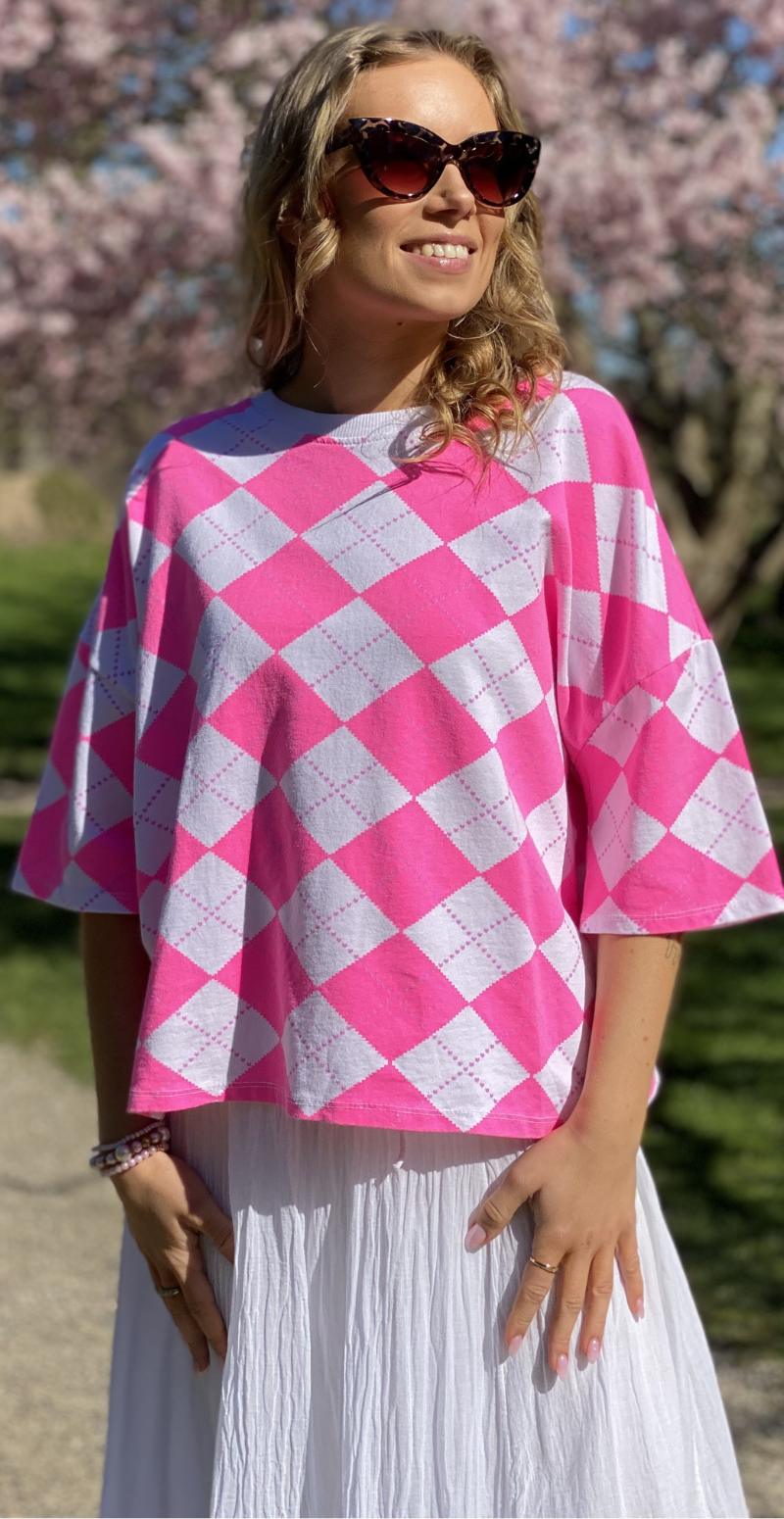 Megan kortærmet bluse med harlekintern pink LikeLondon