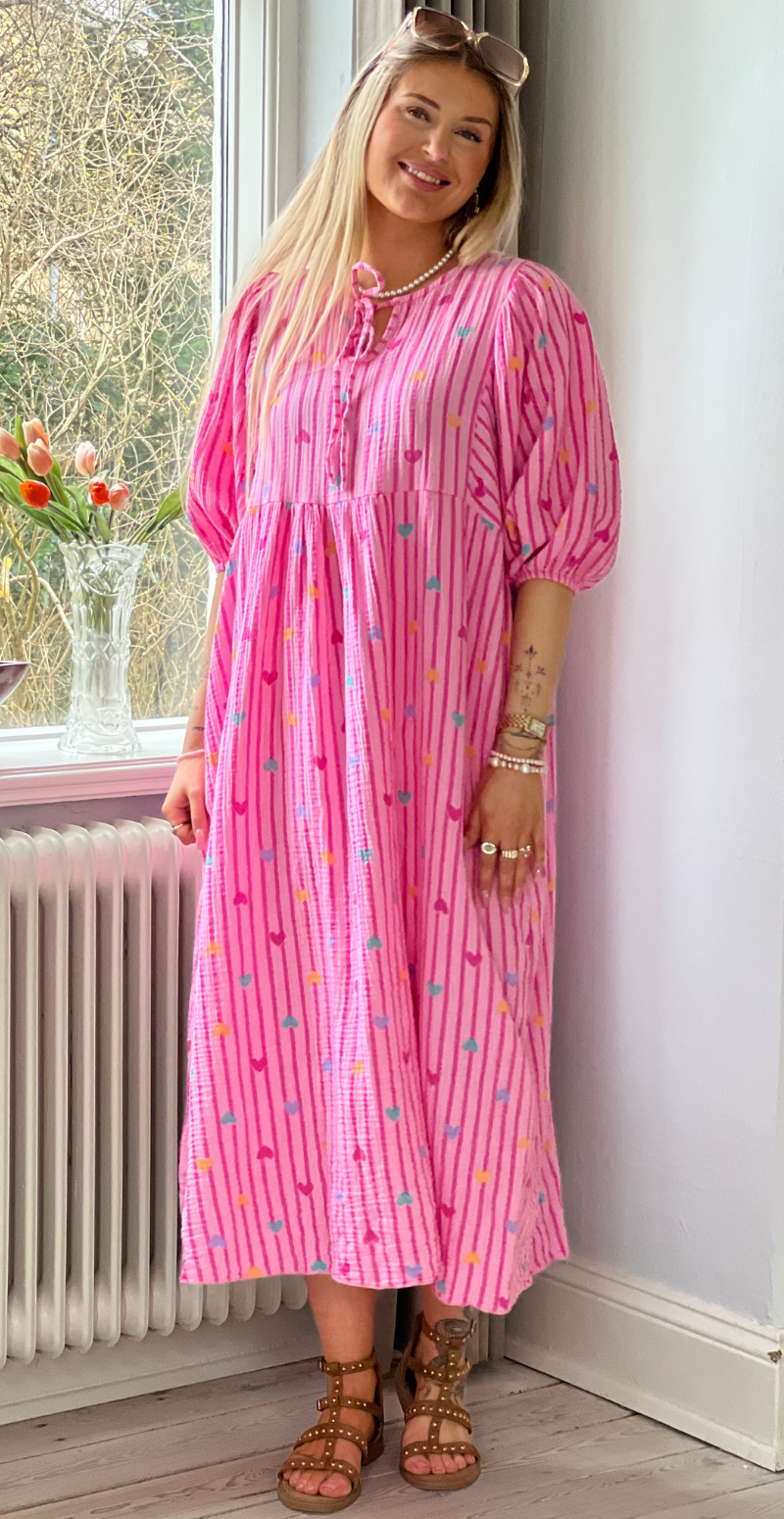 Pauline kjole i musselin stripe multi LikeLondon