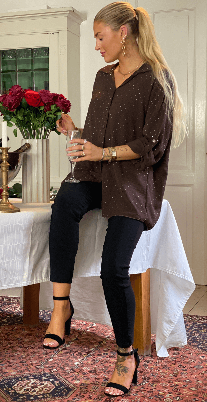 Emmeline skjortebluse med similisten brun LikeLondon