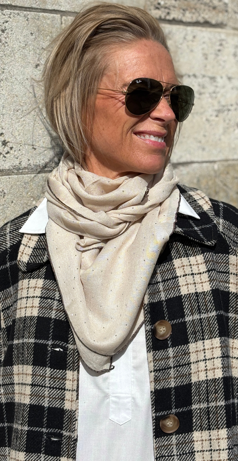 TØRKLÆDE SQUARE MED RHINSTEN BEIGE LIKELONDON