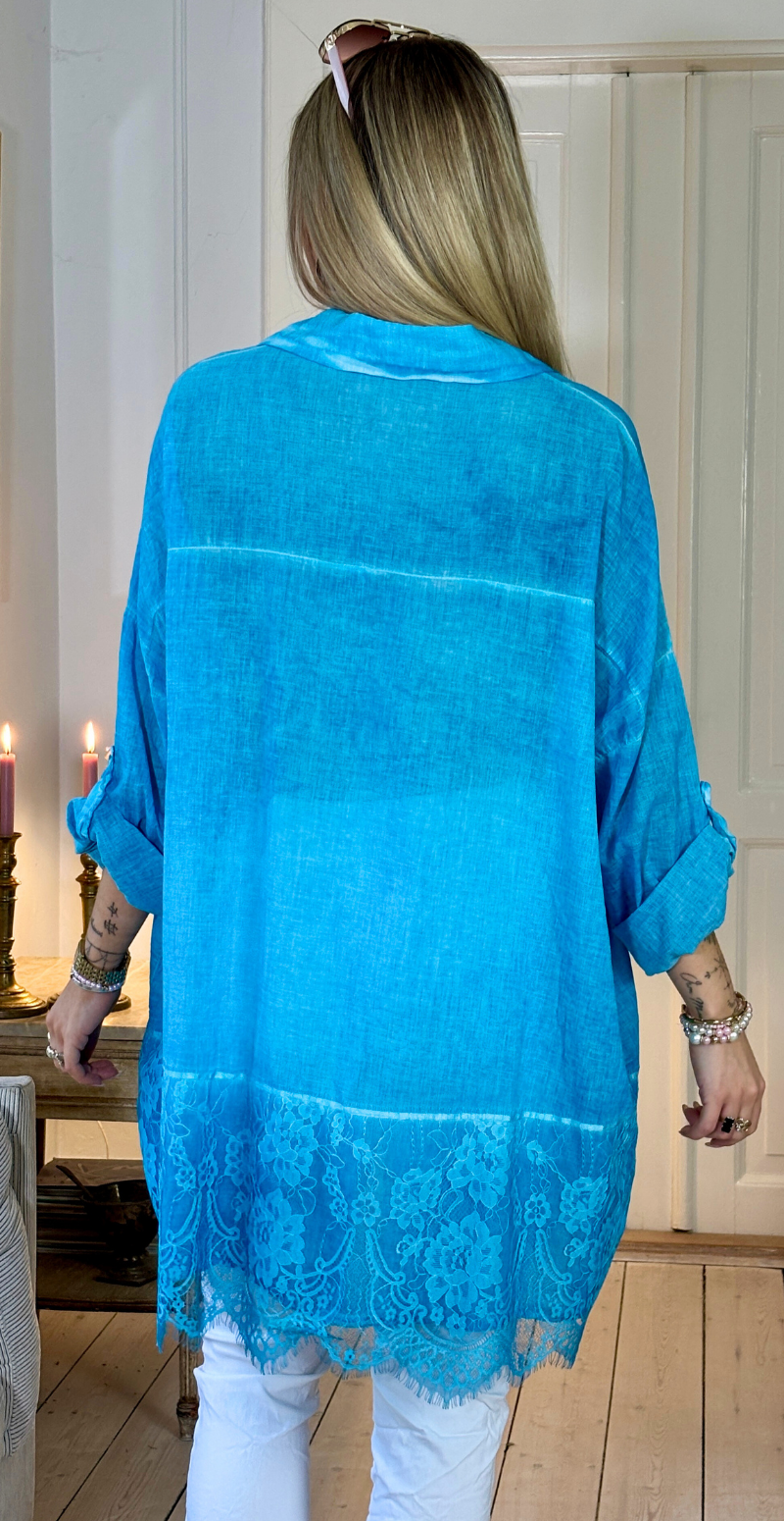 Qizi skjortetunika med bred blondekant turkis LikeLondon