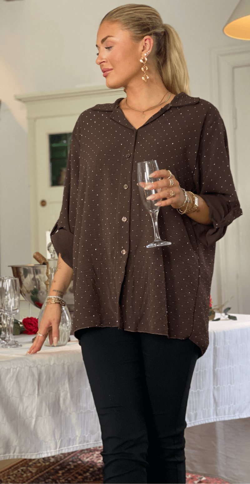 Emmeline skjortebluse med similisten brun LikeLondon