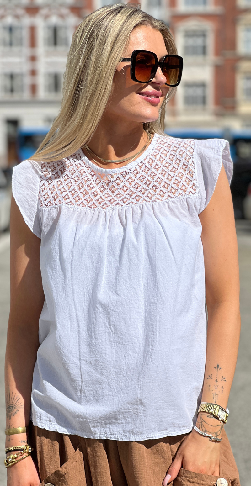Pixie bluse med blonde og flæseærmer hvid LikeLondon