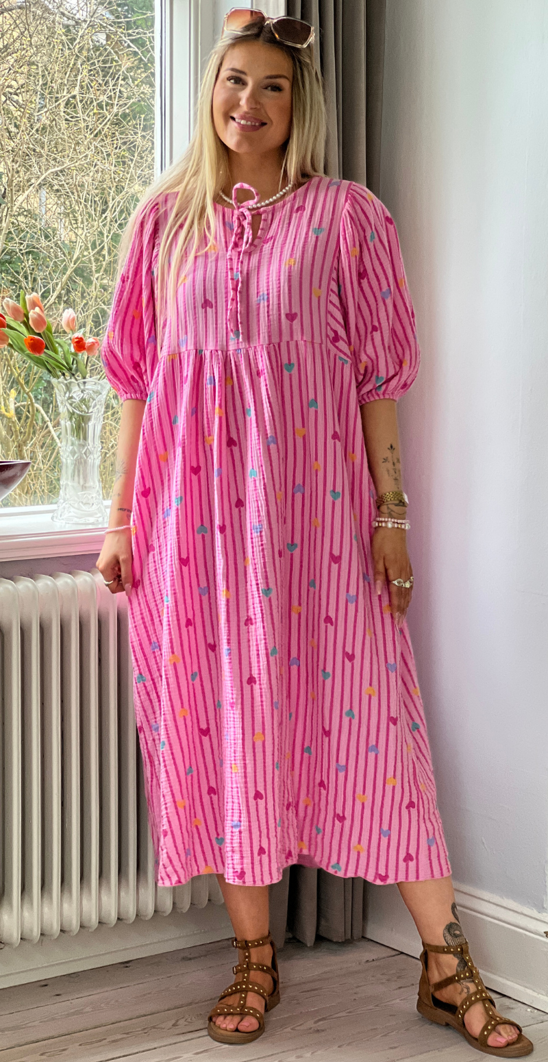 Pauline kjole i musselin stripe multi LikeLondon