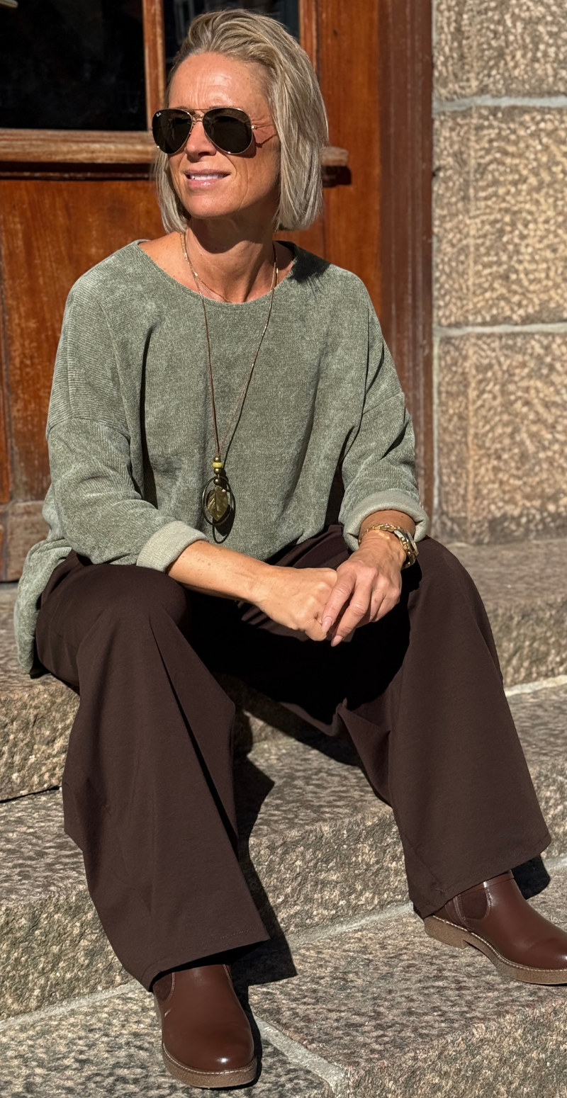Maren bluse i velour og halskæde khaki LikeLondon