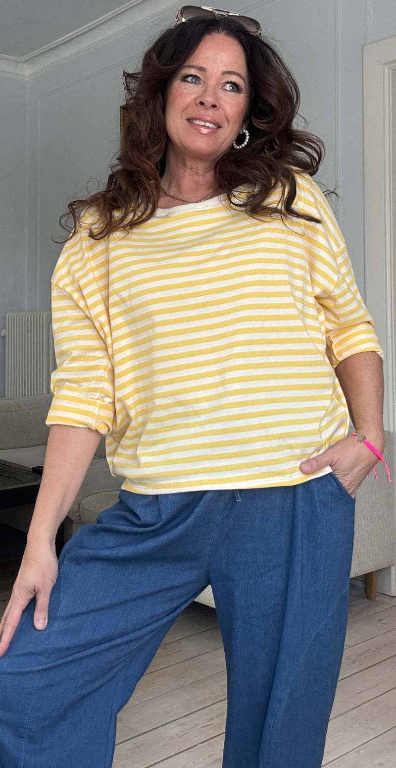 Zenia bluse i oversized pasform med striber gul/hvid LikeLondon