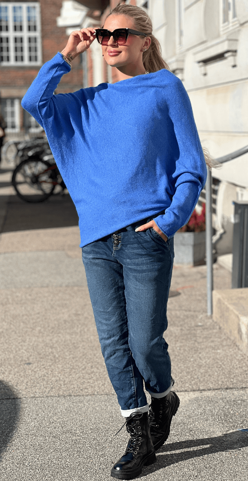 Mimi bluse med asymmetrisk snit i bunden blå LikeLondon