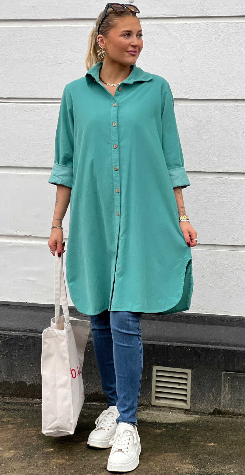 Danica fløjls kjole-tunika med knapstolpe ninfea LikeLondon