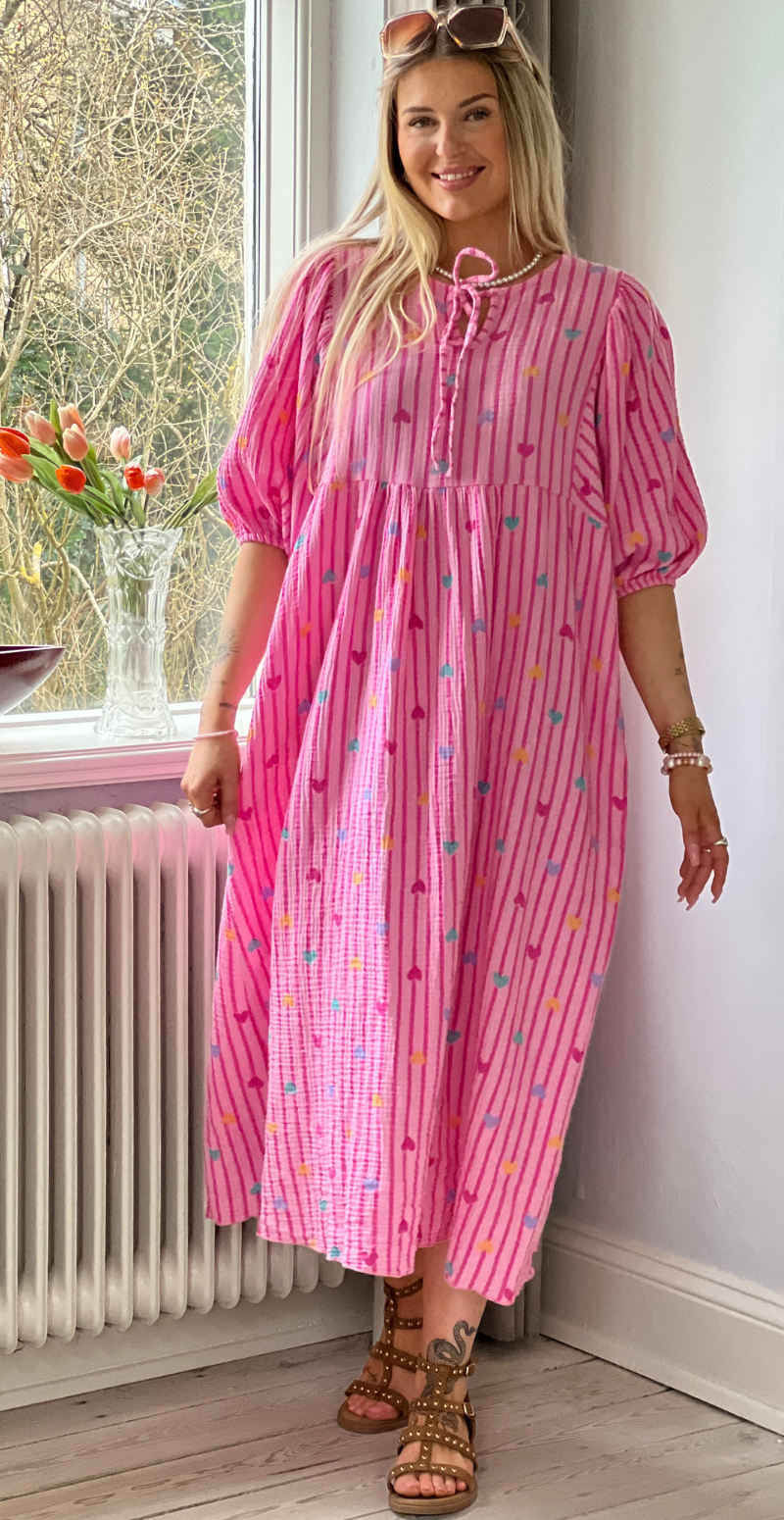 Pauline kjole i musselin stripe multi LikeLondon