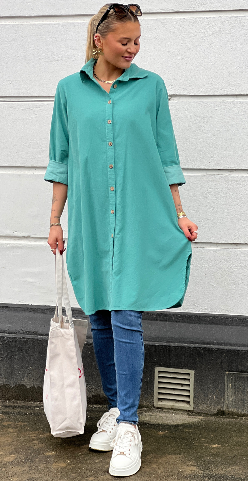 Danica fløjls kjole-tunika med knapstolpe ninfea LikeLondon