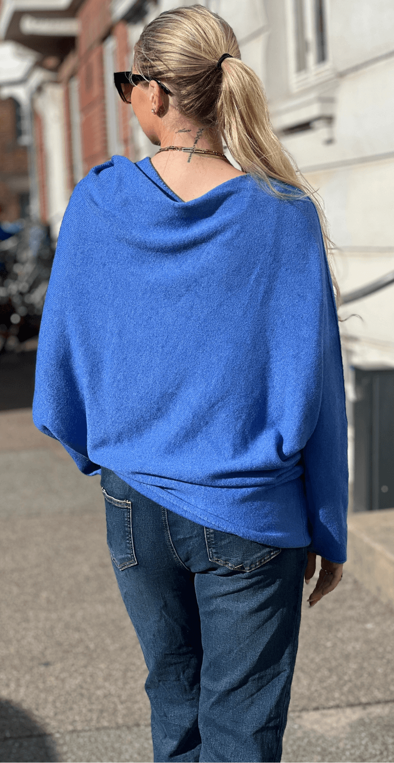 Mimi bluse med asymmetrisk snit i bunden blå LikeLondon