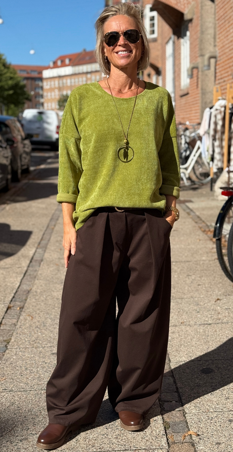 Maren bluse i velour og halskæde lime LikeLondon