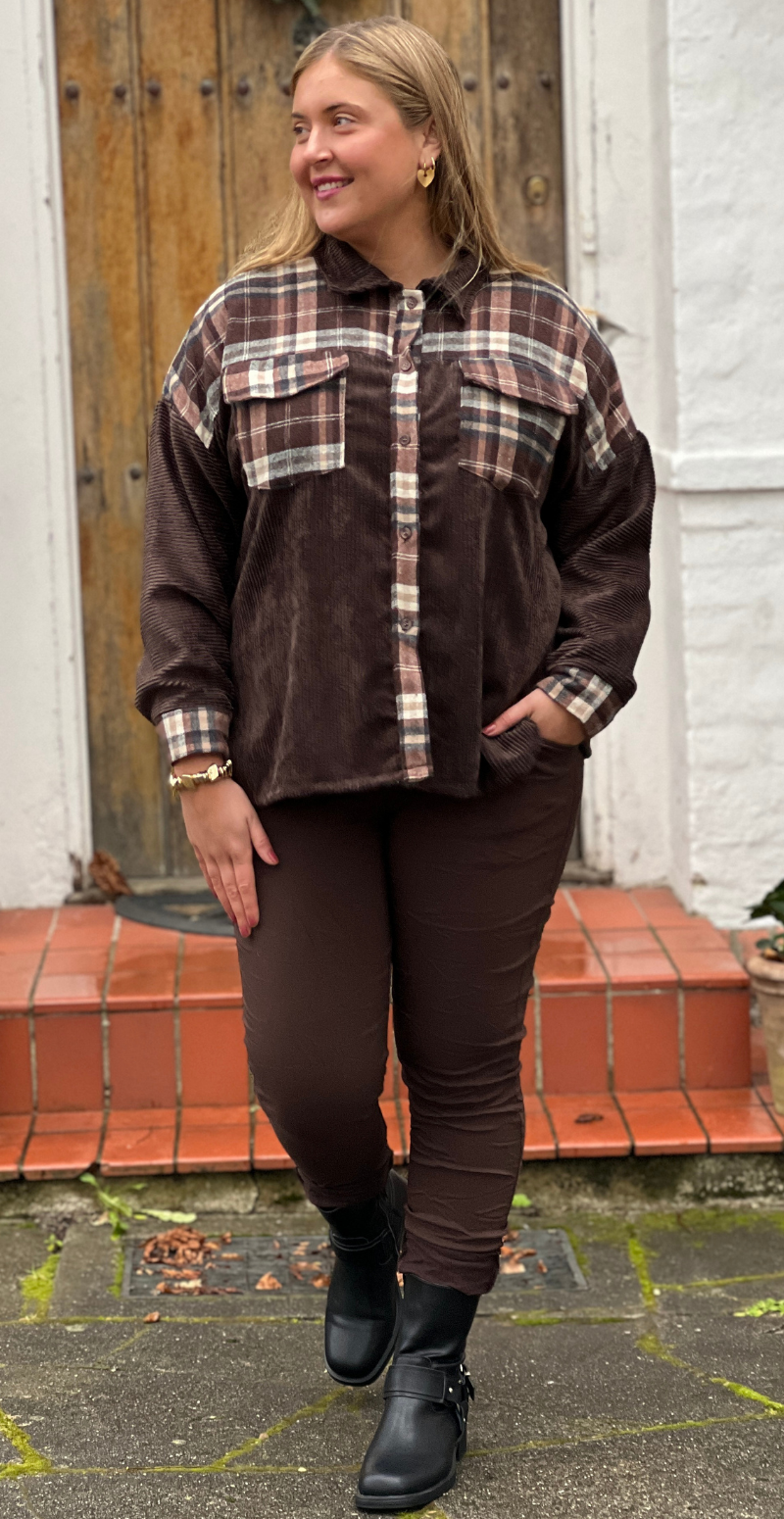 Bolette skjorte i fløjl med ternet detaljer brun LikeLondon