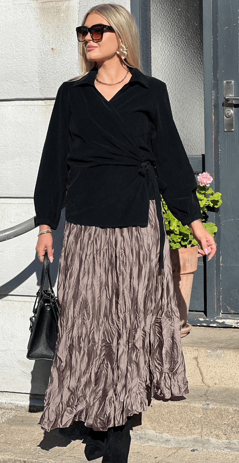 Navida satin nederdel i krøllet look fango LikeLondon