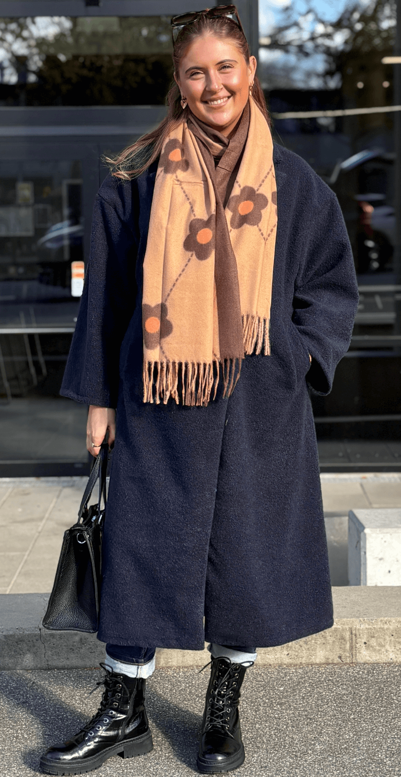 Uldtørklæde med store blomster og frynser camel LikeLondon