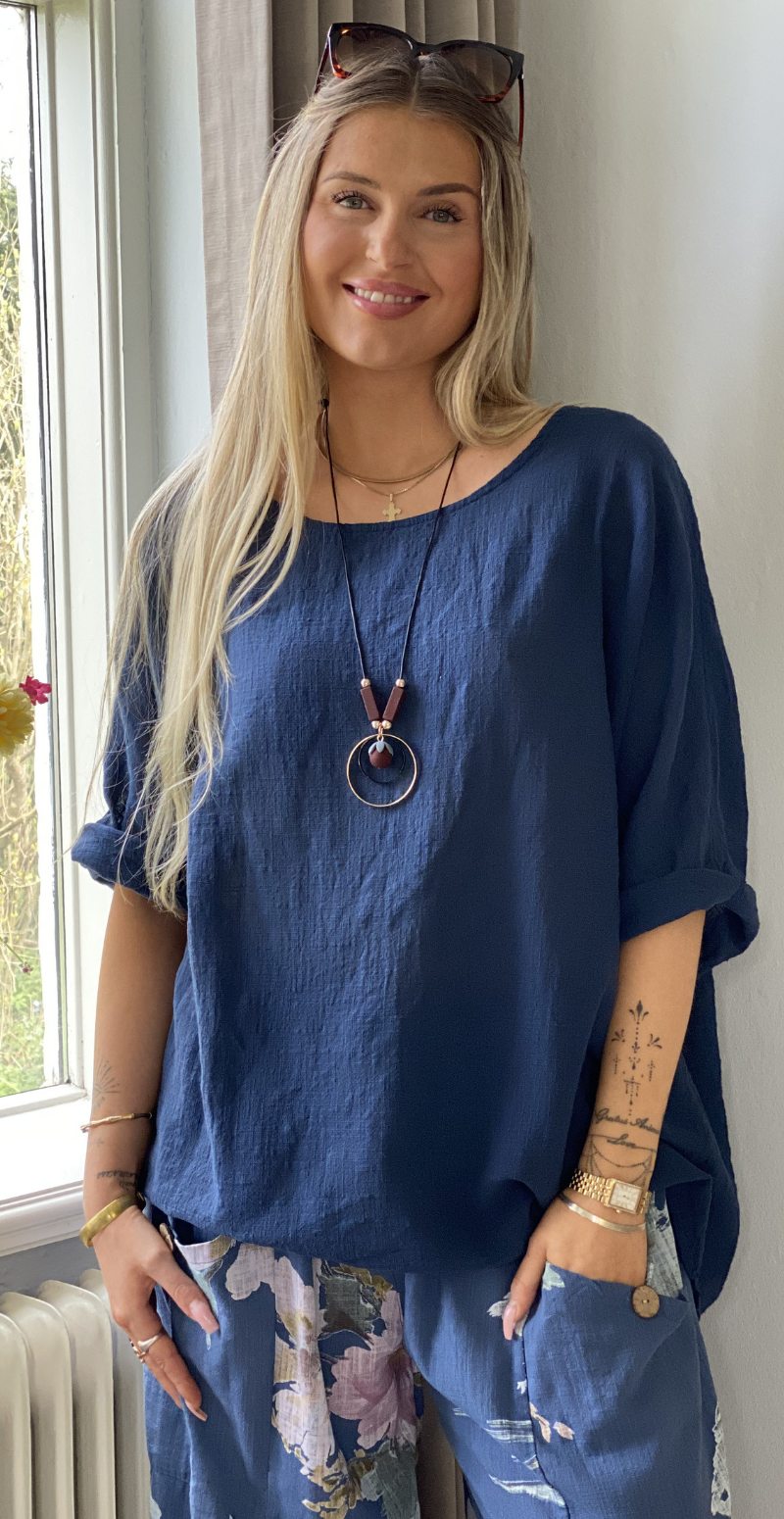 Alida bluse med vidde og halskæde navy LikeLondon