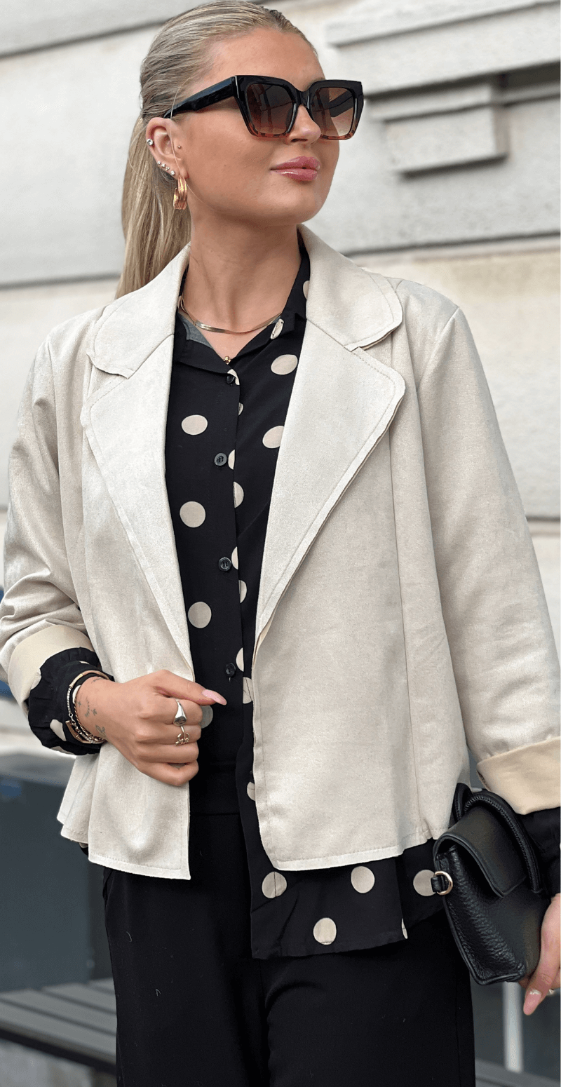 Mandy kort jakke i ruskindslook beige LikeLondon