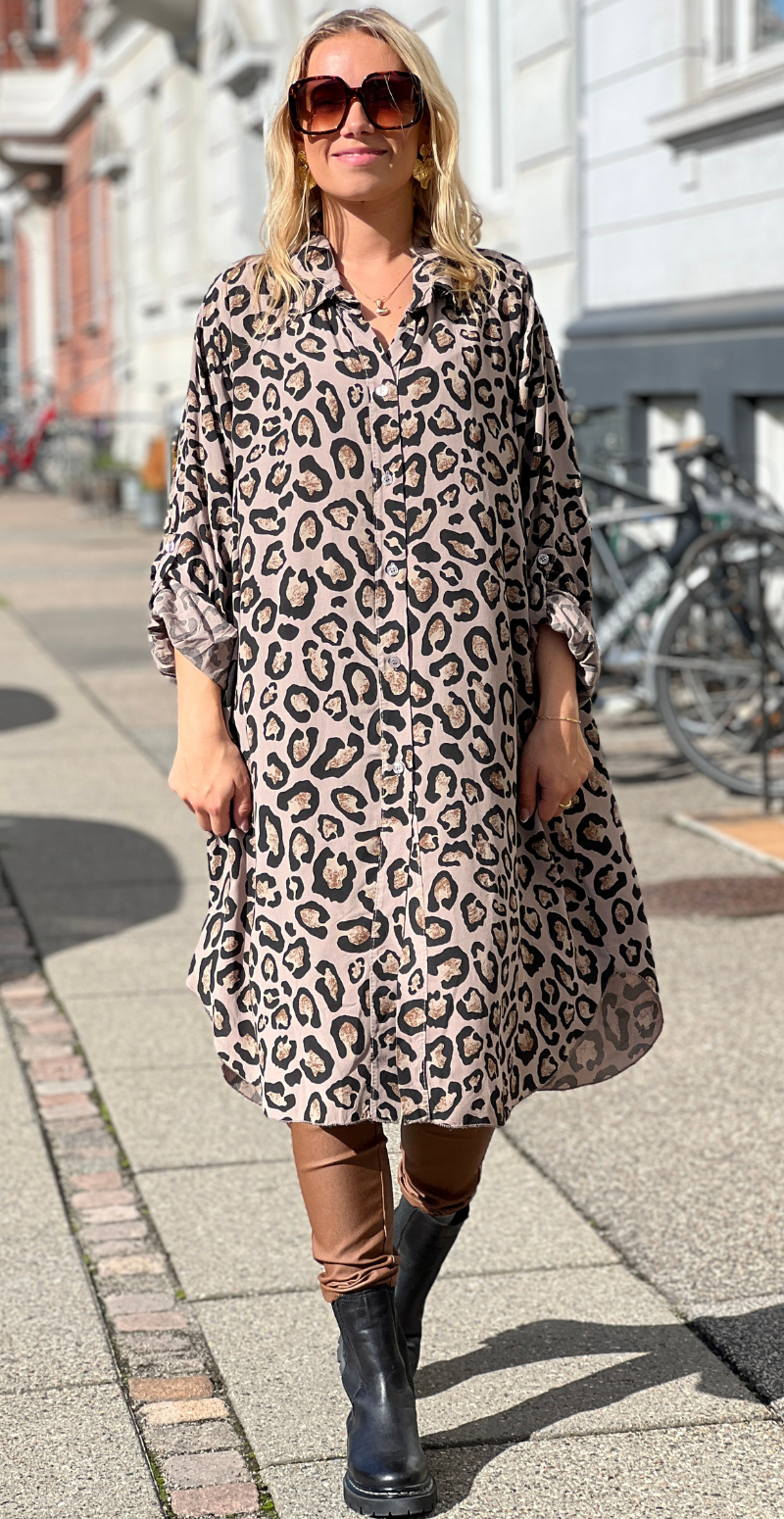 Marlowe gennemknappet tunika med leopardprint fango LikeLondon