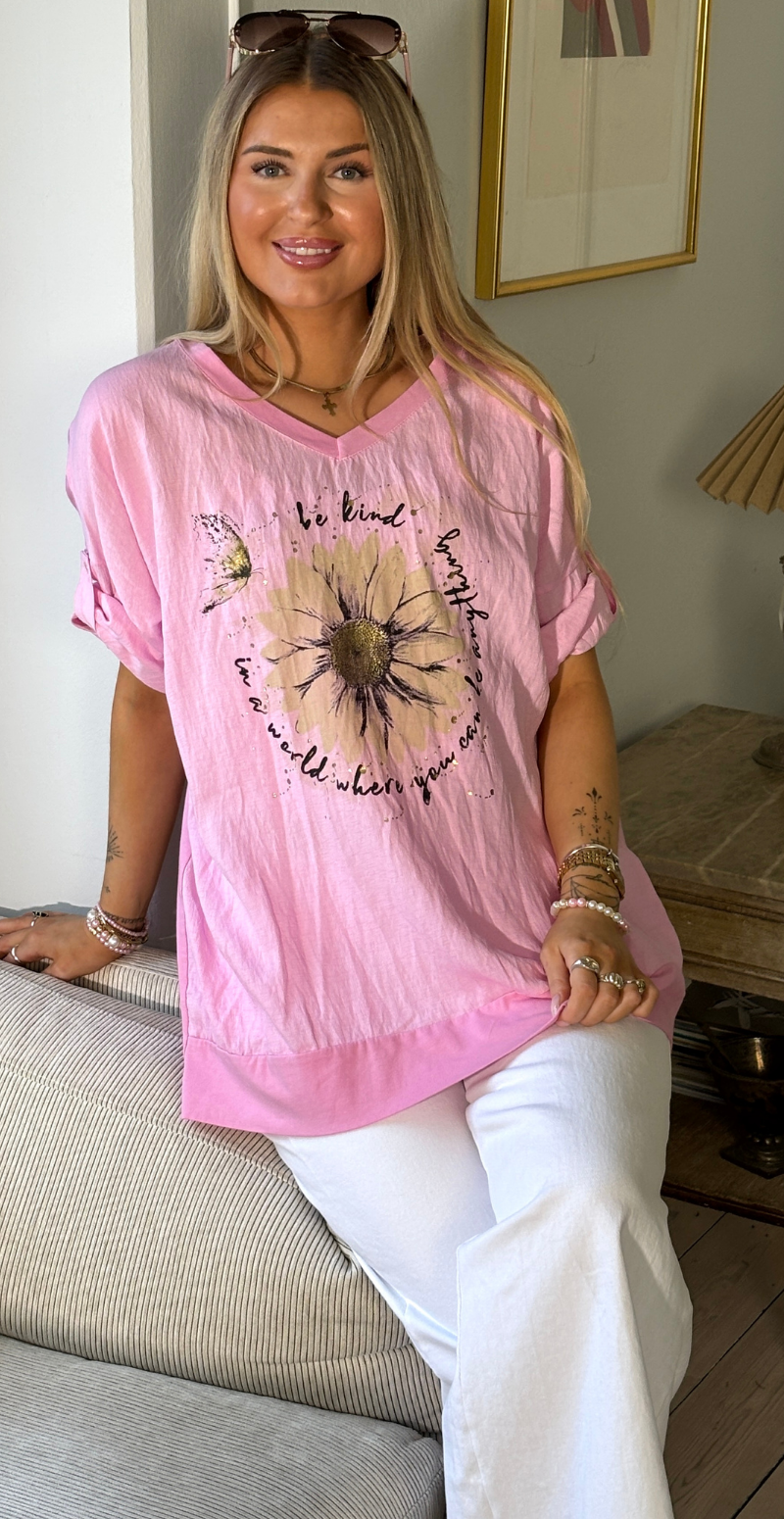 Isola bluse med korte ærmer og marguerit blomst pink LikeLondon