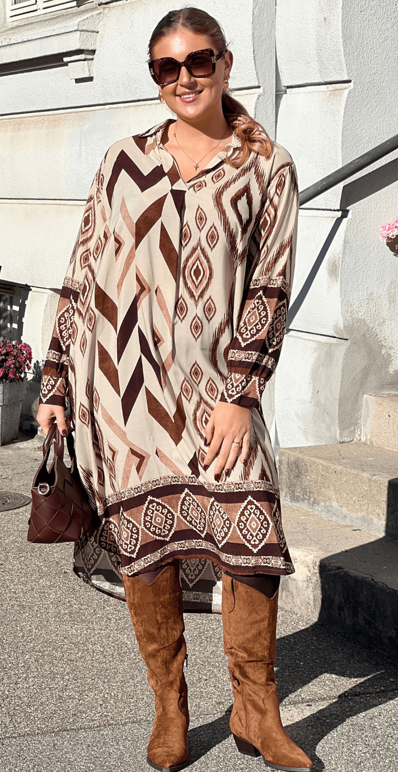 Zoom kjole med lange ærmer og boheme print beige LikeLondon